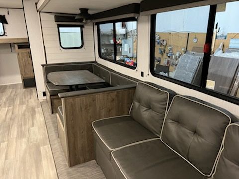 2021 Pioneer, 34 ft Travel Trailer for Paradise RV Rentals in Perry, GA