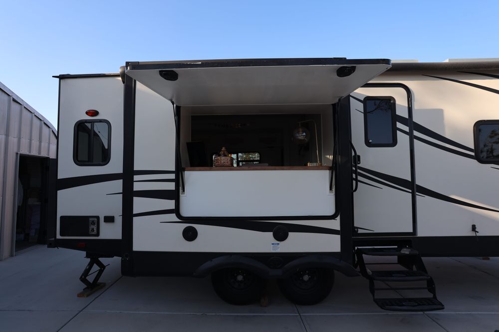 2018 Keystone Passport 2510RB for Mauka to Makai RV Renovations in Los Angeles, CA