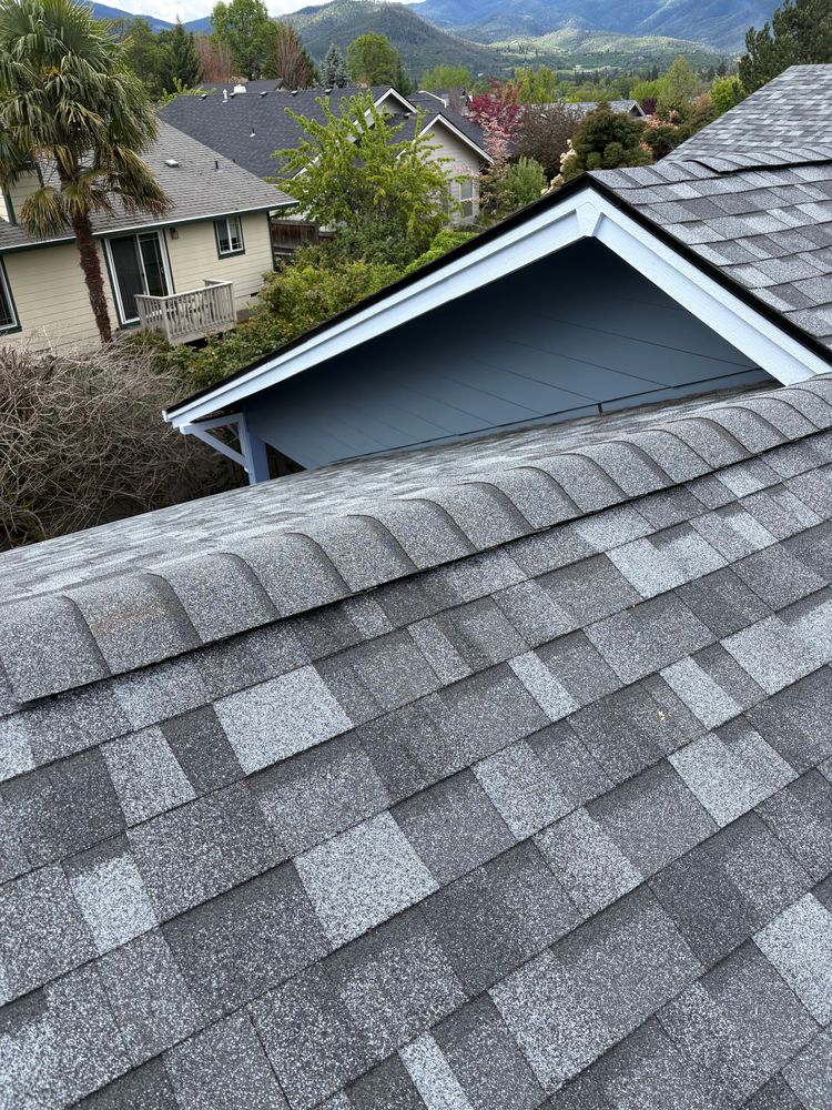 All Photos for Crestwell Roofing Plus LLC in Grants Pass, OR