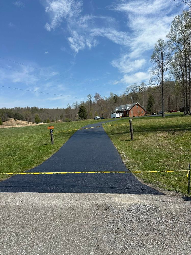 Asphalt for Metzler Paving and Sealcoating in Jacksboro, TN