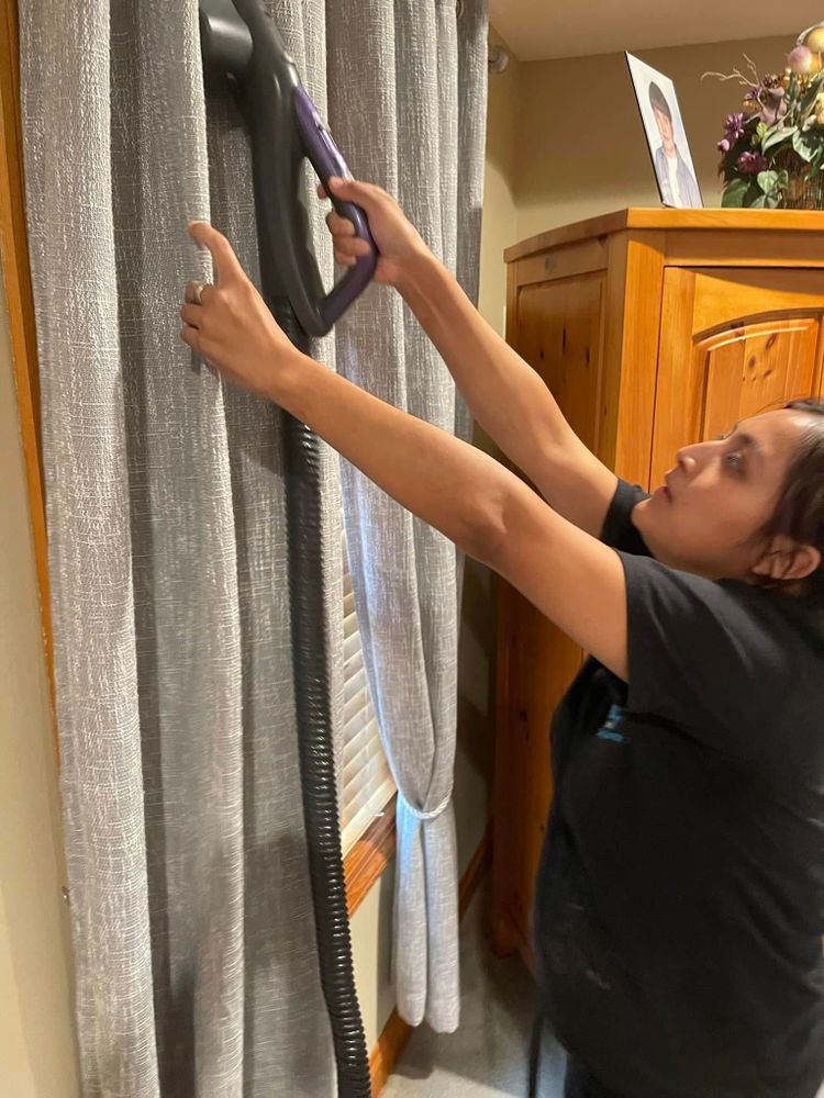 Cleaning for Esthela's Cleaning Service in Hamilton, NJ