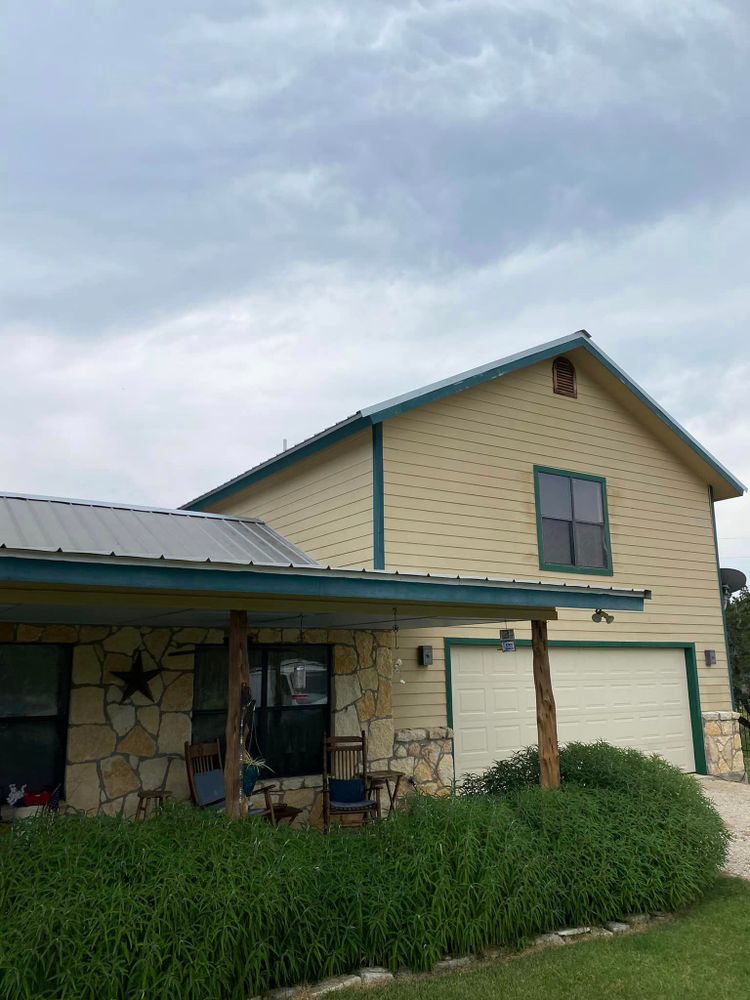 Exterior Renovations for De Leon Carpentry & Renovation  in Leakey, TX