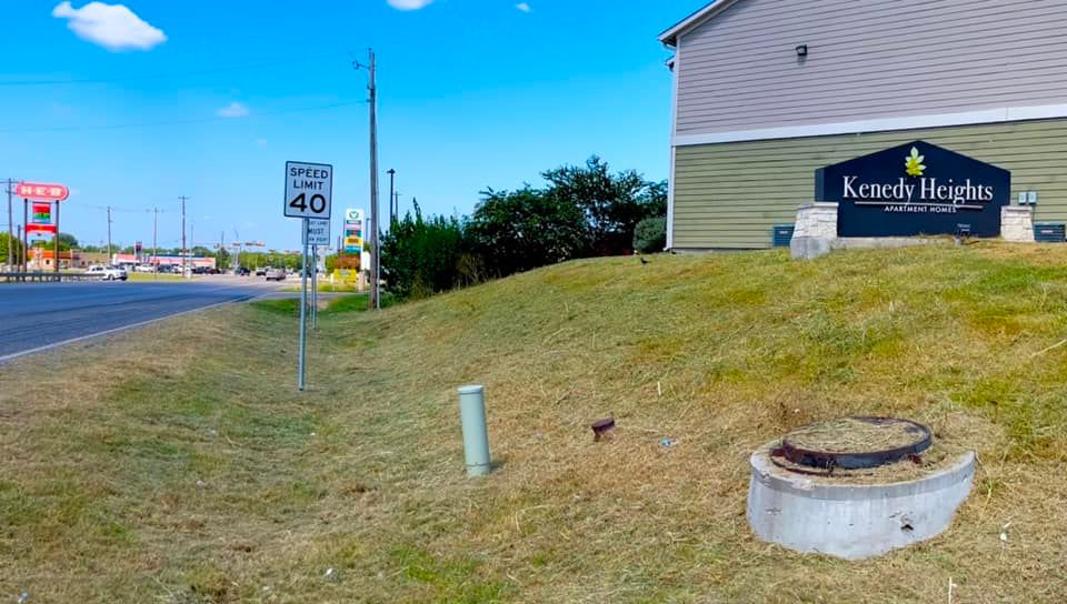 Lawn Care for LL Lawn Service & Shredding in Kenedy, TX
