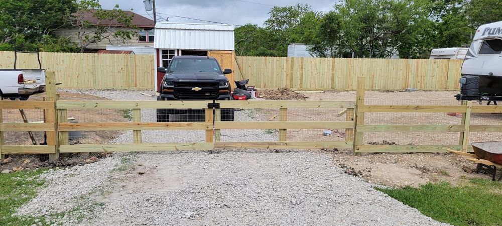 Fence Installation for Texas Fence & Outdoors LLC in Friendswood, TX