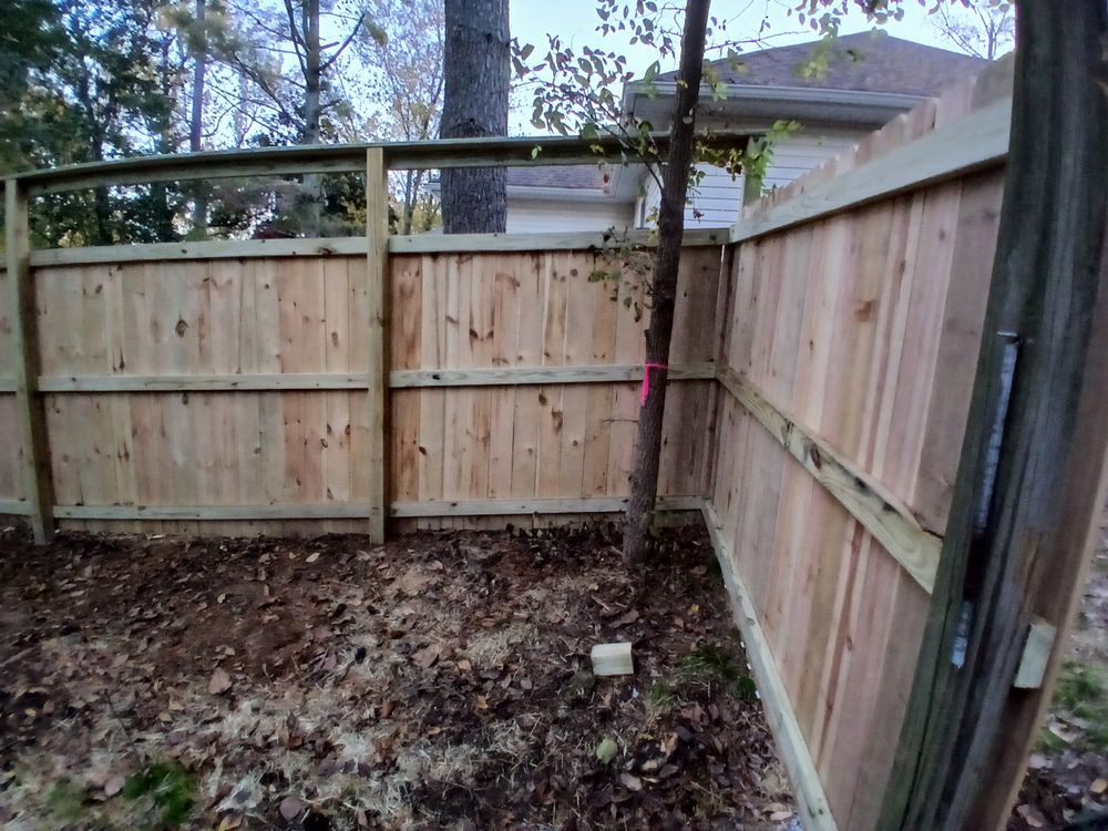 Carbondale fence for Dead Tree General Contracting in Carbondale, Illinois