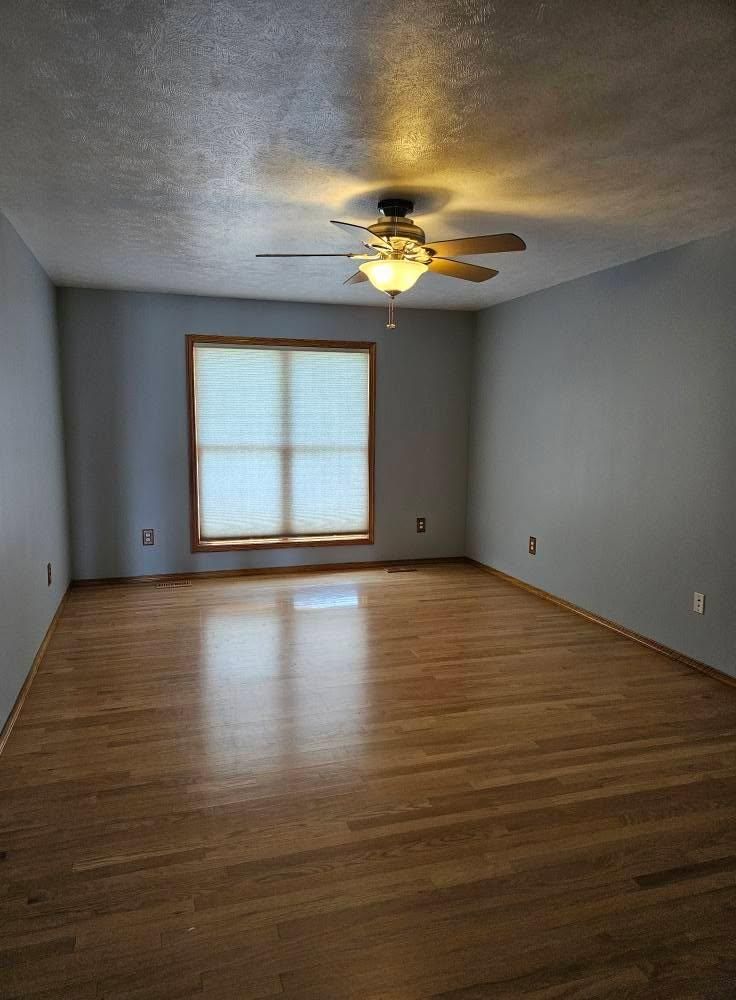 All Photos for Loving 217 Homes in Chatham, IL