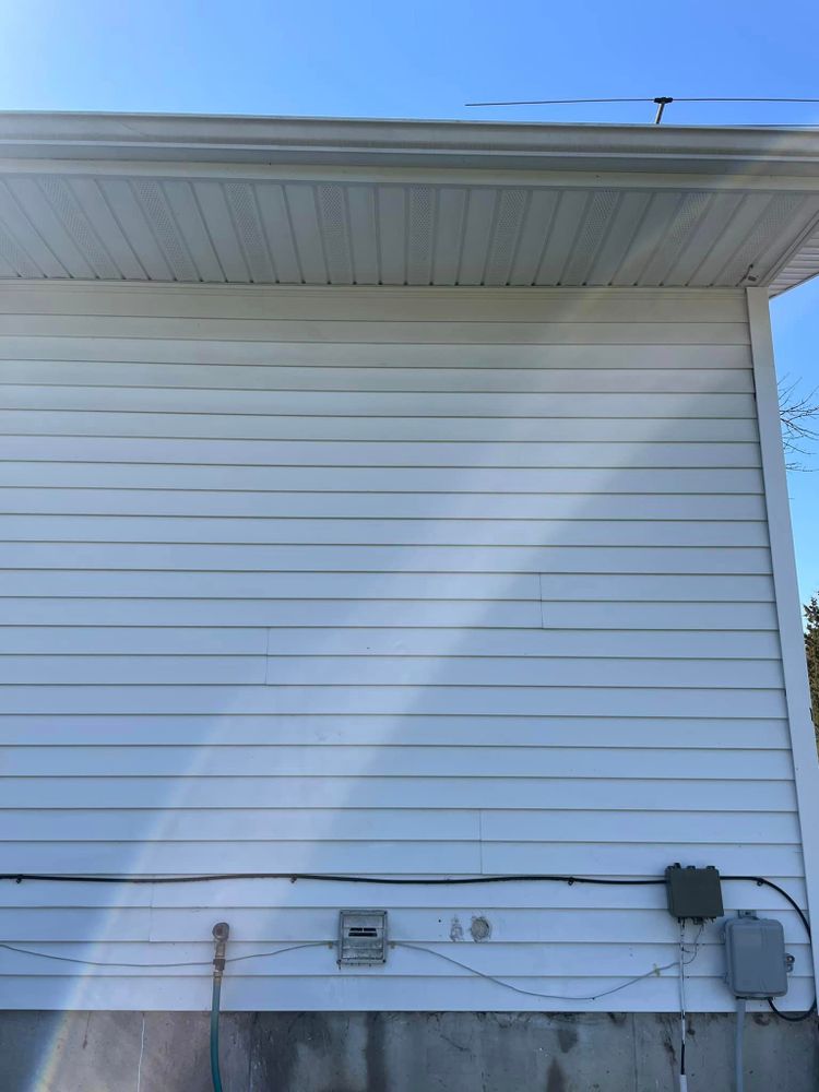 Home Softwash for Blue Line Pressure Washing in Carthage, IL