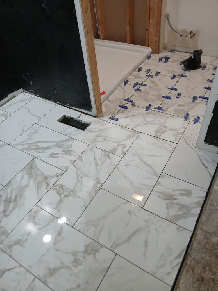 Makanda master and full bath for Dead Tree General Contracting in Carbondale, Illinois