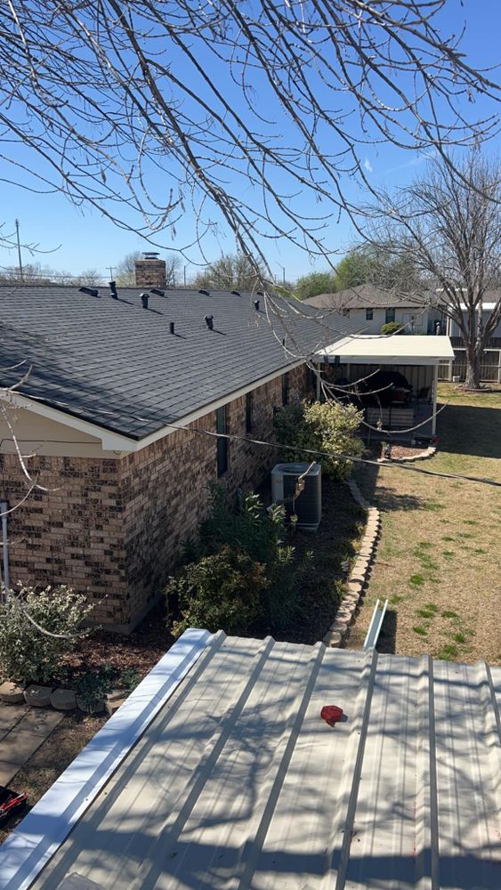 Roofing for D L Construction  in Ballinger, TX