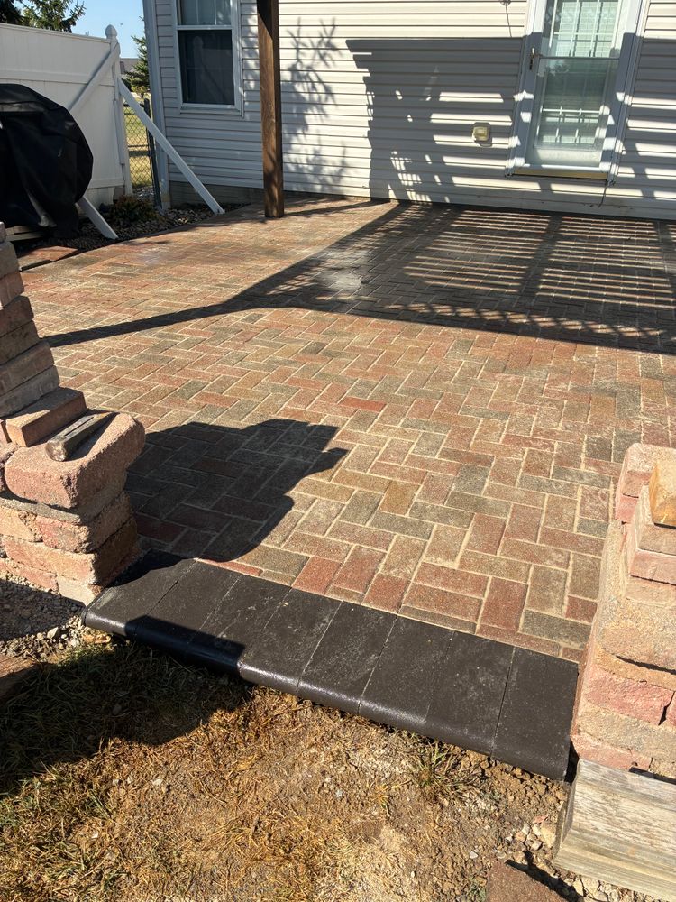 Mulch Installation for Division80 Landscaping & Lawncare in Marysville, OH