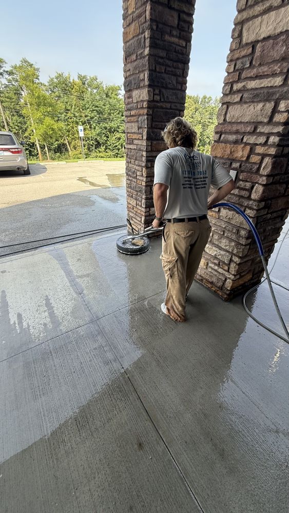 Commercial Cleaning Gallery for Bluegrass Brothers Exterior Services LLC in Elizabethtown, KY