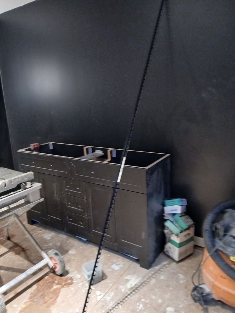 Makanda master and full bath for Dead Tree General Contracting in Carbondale, Illinois