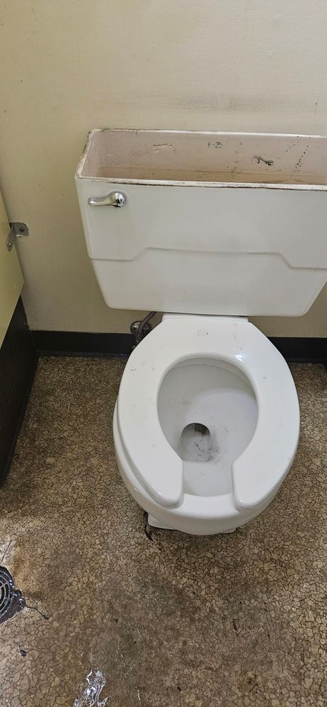 bathroom maintenance for Mid-Mountain Maintenance in Bonney Lake, WA