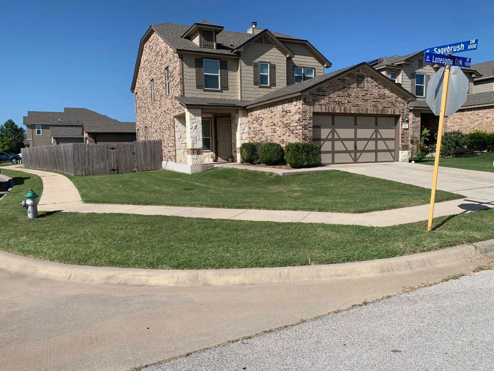 Our Fall Clean Up service ensures your lawn stays healthy by removing leaves, debris, and dead plants, preparing your yard for winter. Let us handle the hard work while you relax! for Scalpel Lawn Service in Temple, TX