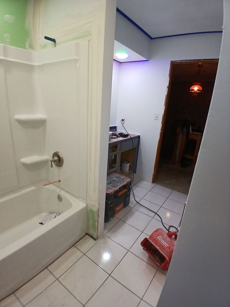 west Frankfort Master and Full Bath Renovations for Dead Tree General Contracting in Carbondale, Illinois