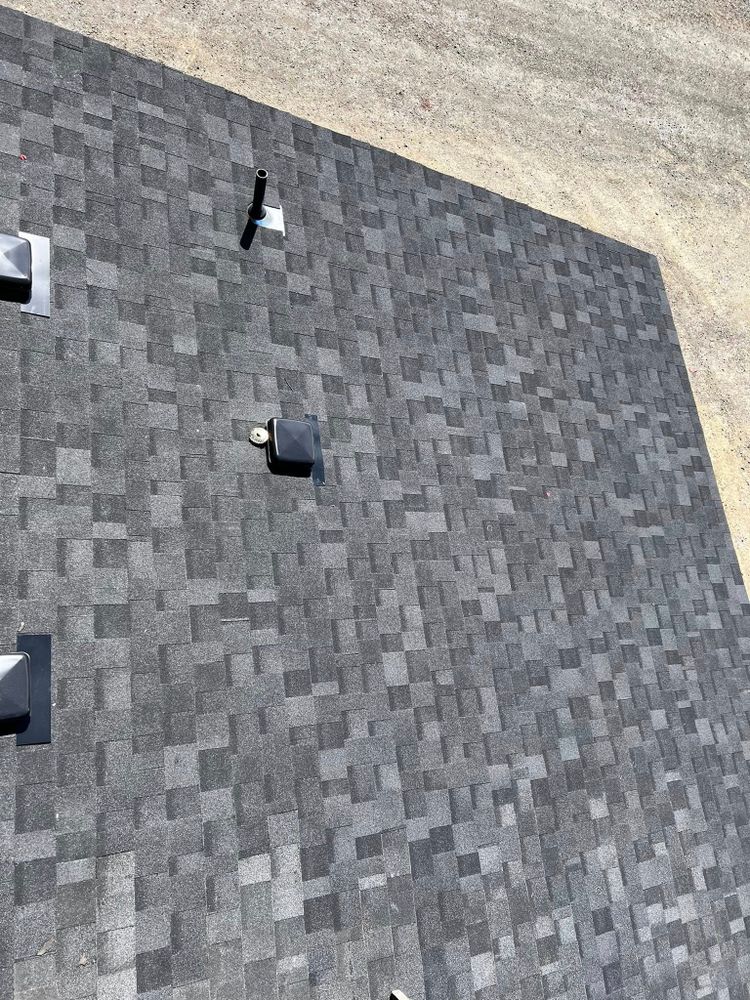 Roofing for Crestwell Roofing Plus LLC in Grants Pass, OR