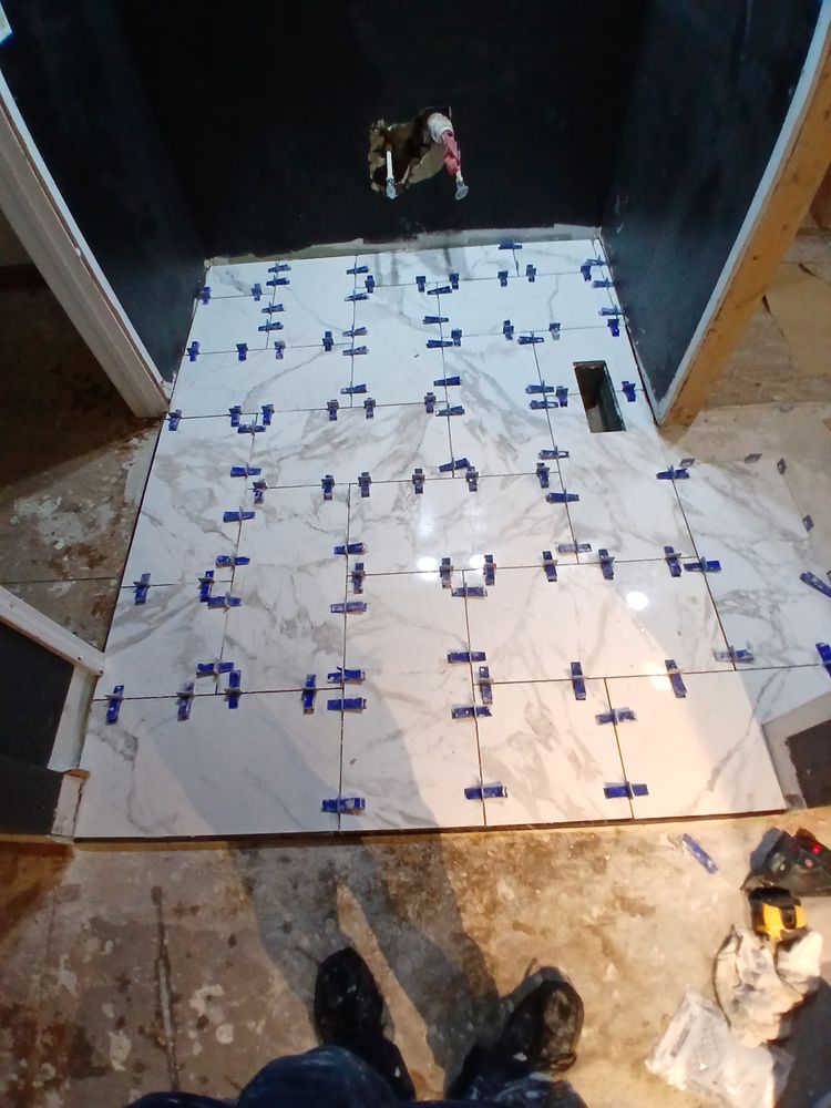 Makanda master and full bath for Dead Tree General Contracting in Carbondale, Illinois