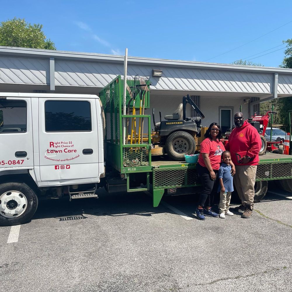 The Right Price Right Choice Lawn Care Services team in Murfreesboro, TN - people or person