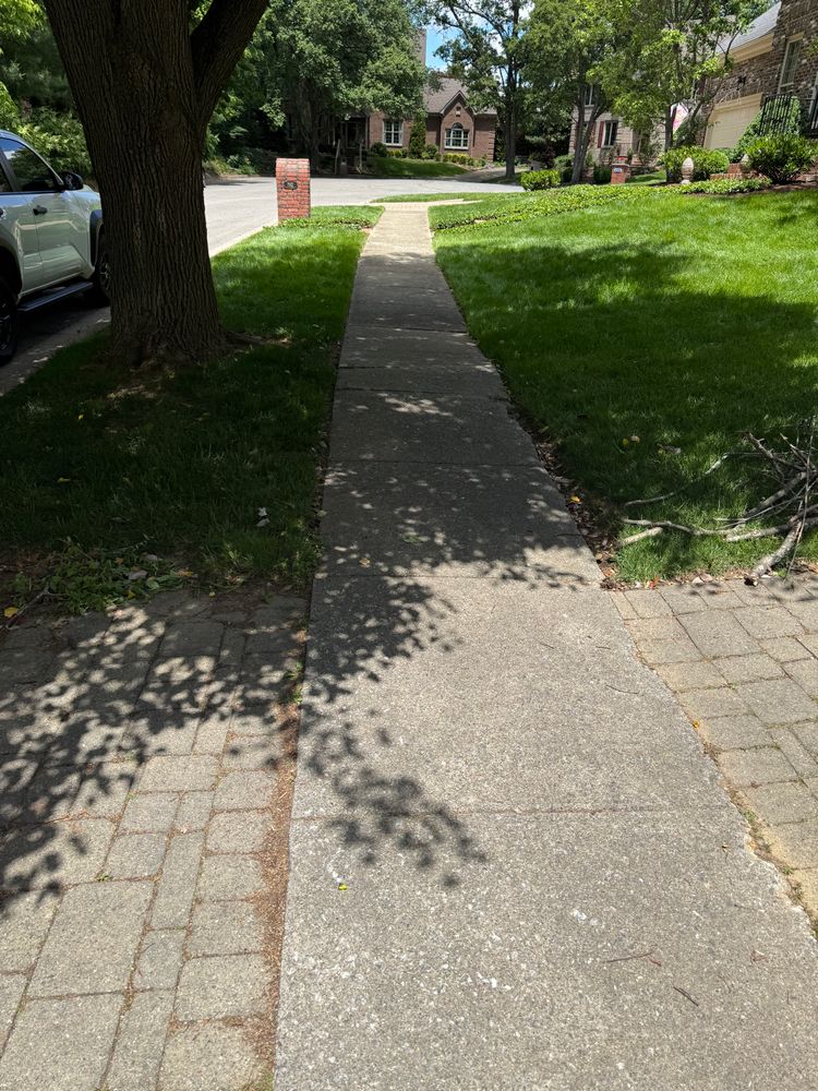 Driveway & Sidewalk Cleaning for Central KY Pressure Washing in Winchester, KY