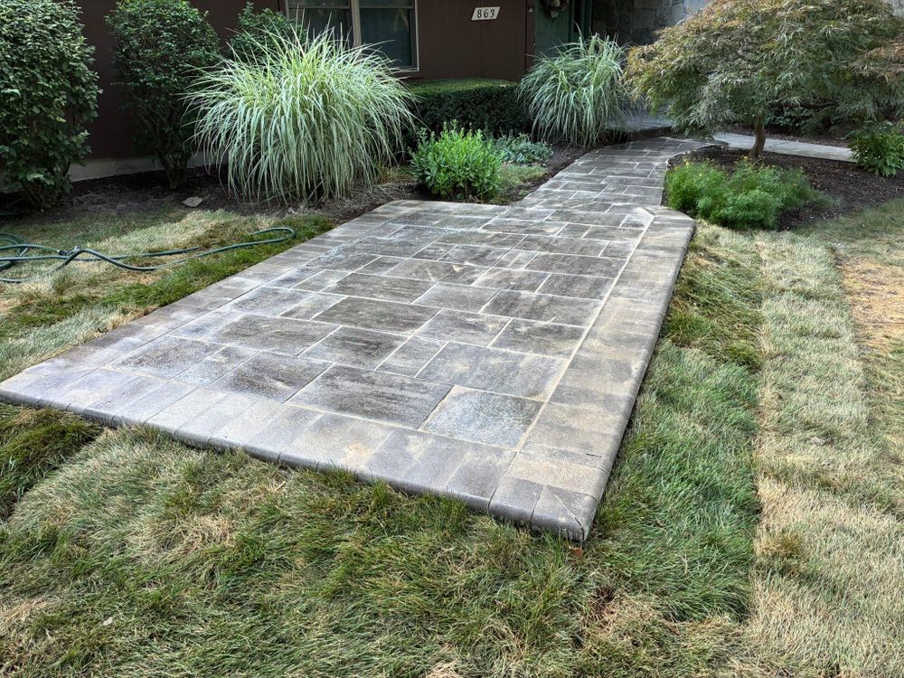 Mulch Installation for Division80 Landscaping & Lawncare in Marysville, OH