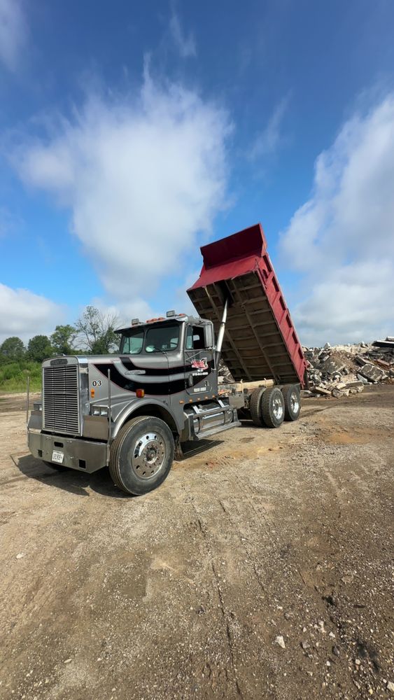 Trucking for Travis Excavating LLC in Olney,, IL