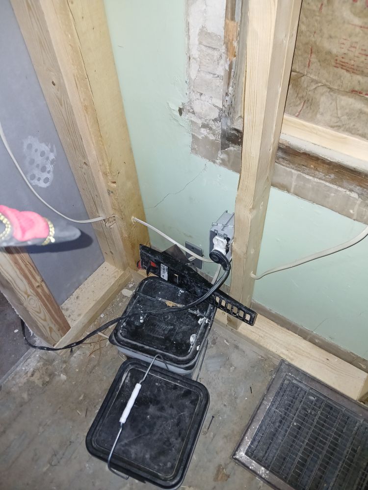 Steeleville bath for Dead Tree General Contracting in Carbondale, Illinois