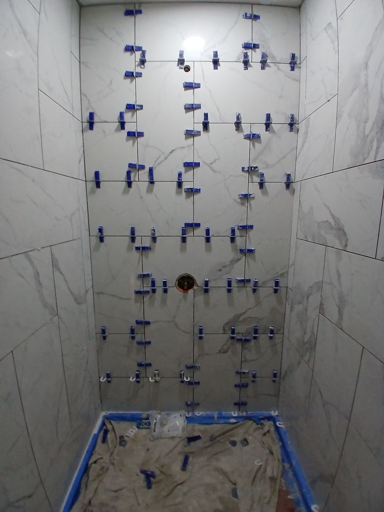 Makanda master and full bath for Dead Tree General Contracting in Carbondale, Illinois