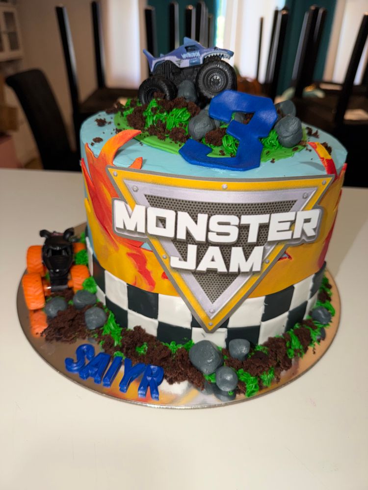 Custom Cakes and Cupcakes for Crumble Creations in Springfield, IL