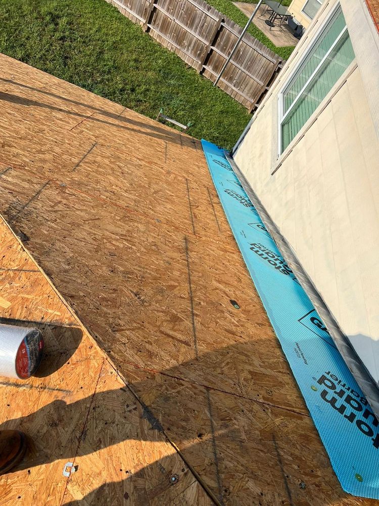 Roofing for E & E Roofing & Exteriors LLC in Baytown, TX