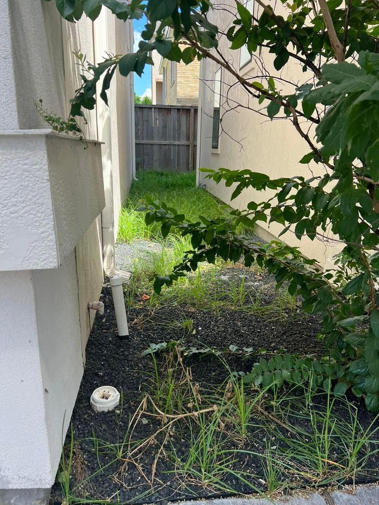 Mulch Installation for Bobby’s lawn services in Baytown, TX