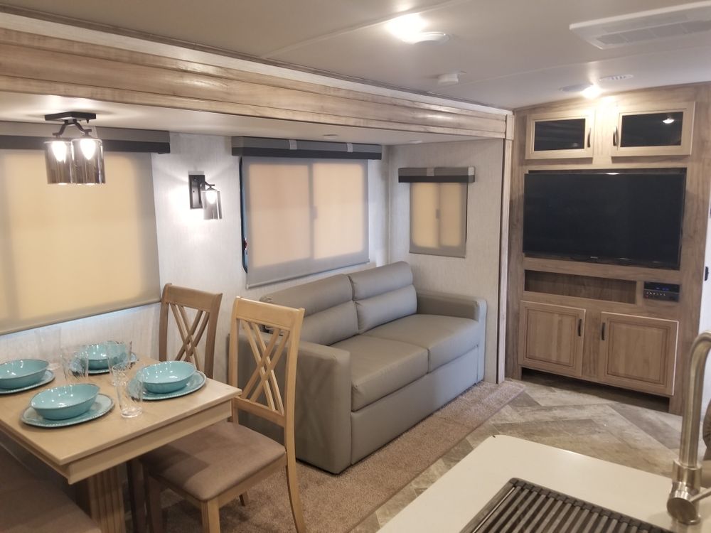 2022 Solarie 36 ft for Paradise RV Rentals in Perry, GA