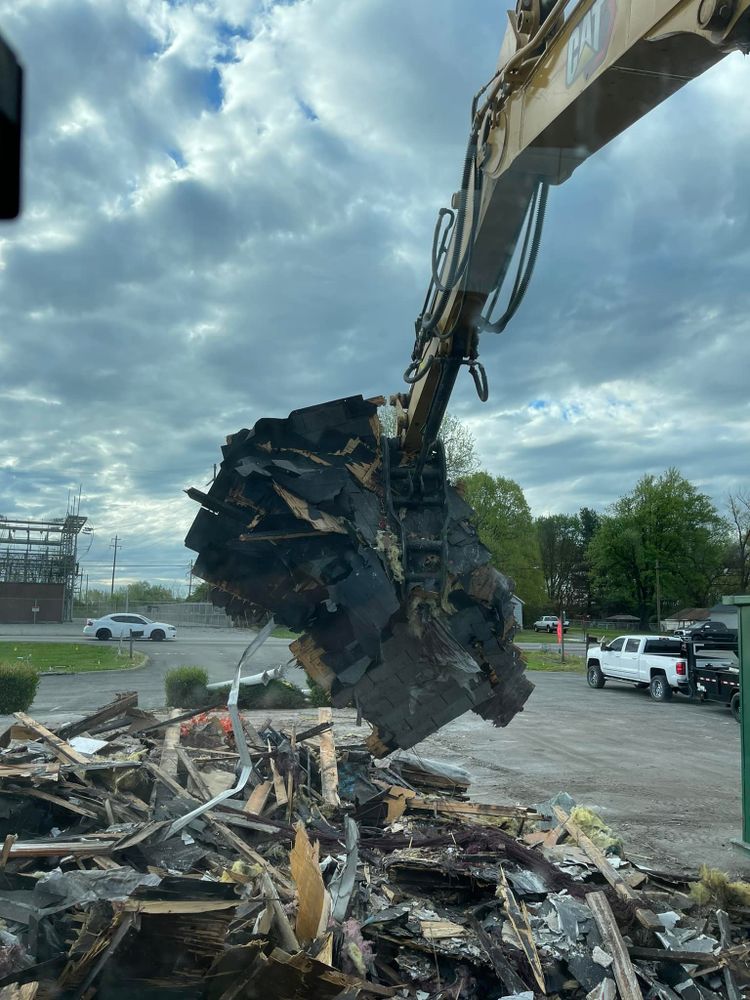 Excavating for New Horizon Contracting in Bardstown, KY