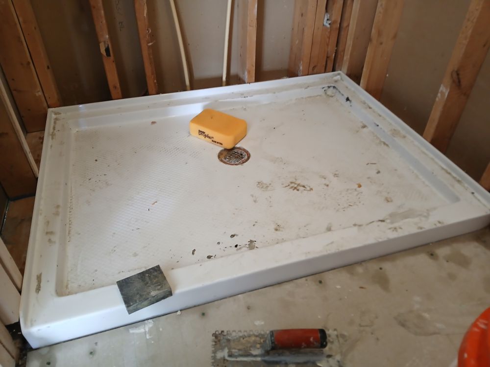 Makanda master and full bath for Dead Tree General Contracting in Carbondale, Illinois