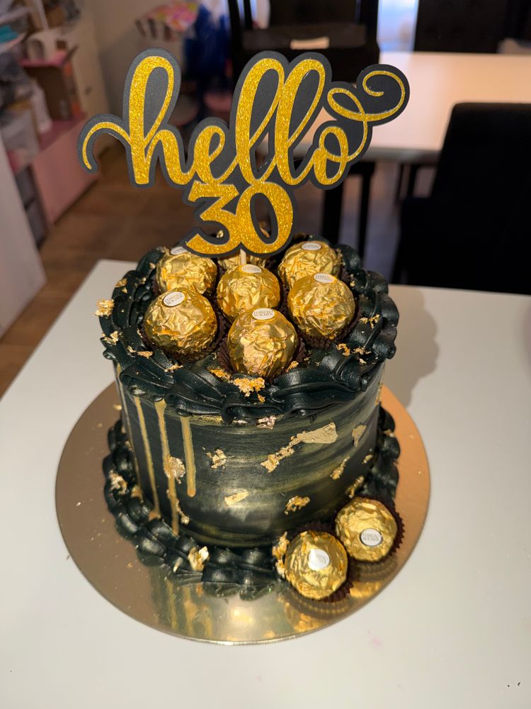 Custom Cakes and Cupcakes for Crumble Creations in Springfield, IL