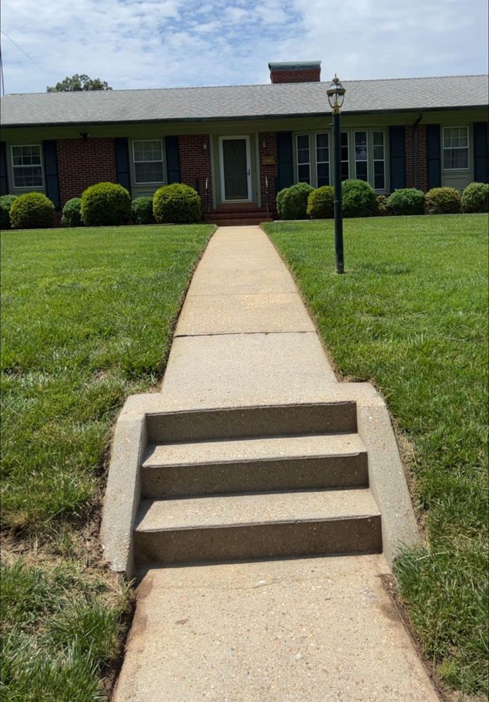 Lawn Care for Grayson’s Lawn Service in Crewe, VA