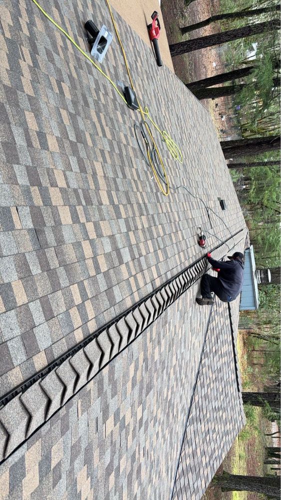 Roofing for Crestwell Roofing Plus LLC in Grants Pass, OR