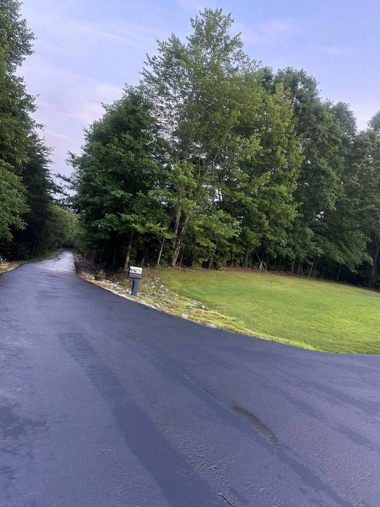 Asphalt for Metzler Paving and Sealcoating in Jacksboro, TN