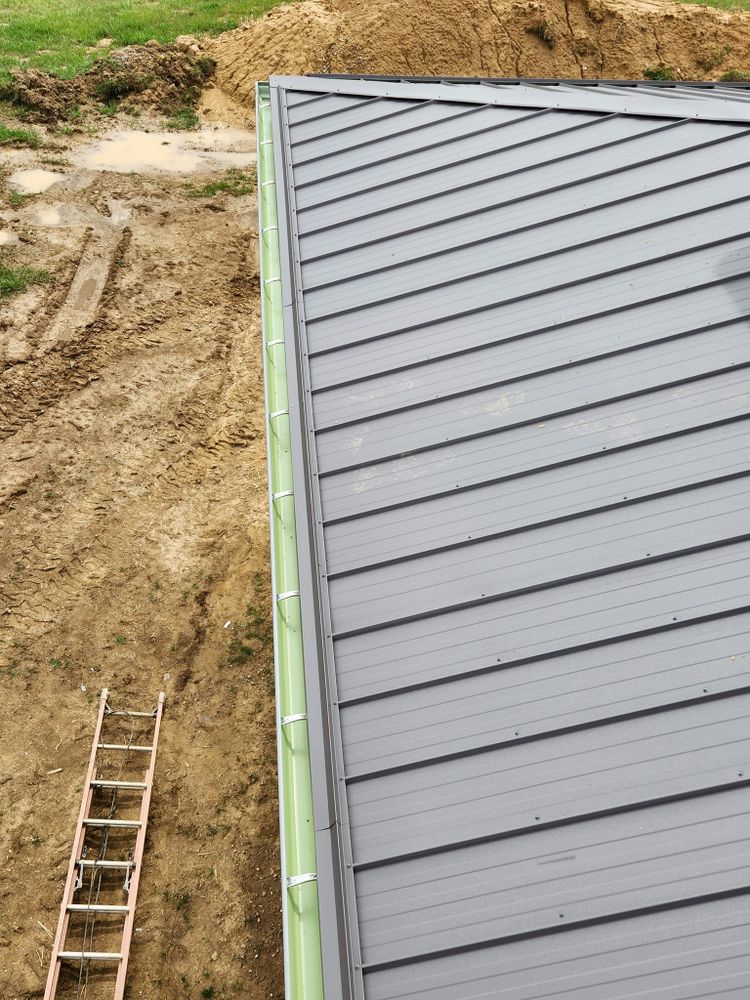 Roofing for Top Hand Roofing and Gutters in Pomeroy, OH