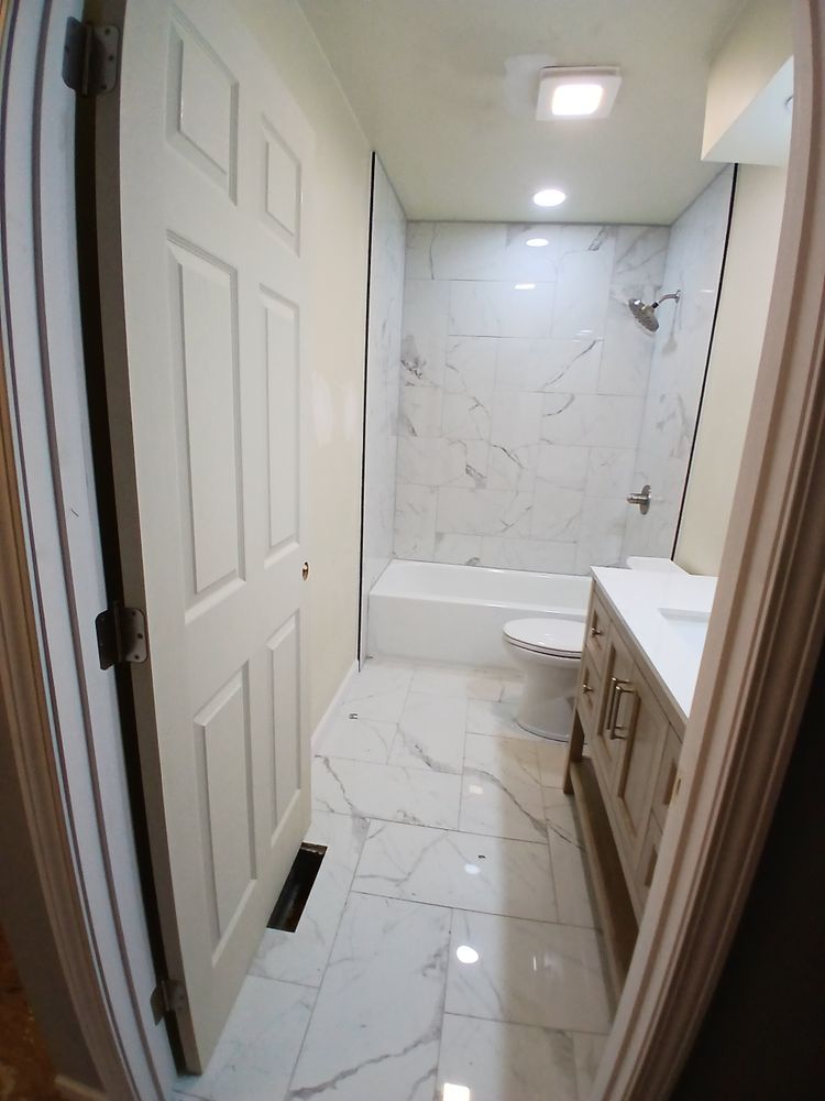 Makanda master and full bath for Dead Tree General Contracting in Carbondale, Illinois