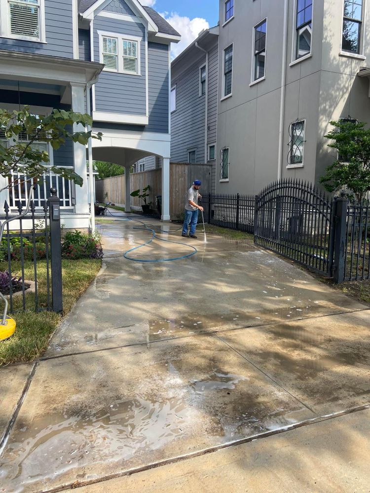 Home Softwash for E&E Pressure Washing Service in Houston, TX