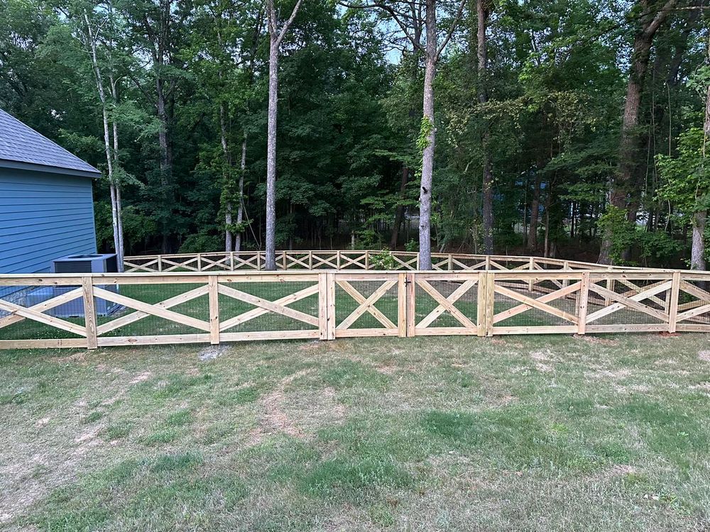 Wood fencing for Frontline Fencing LLC in Hernando, MS
