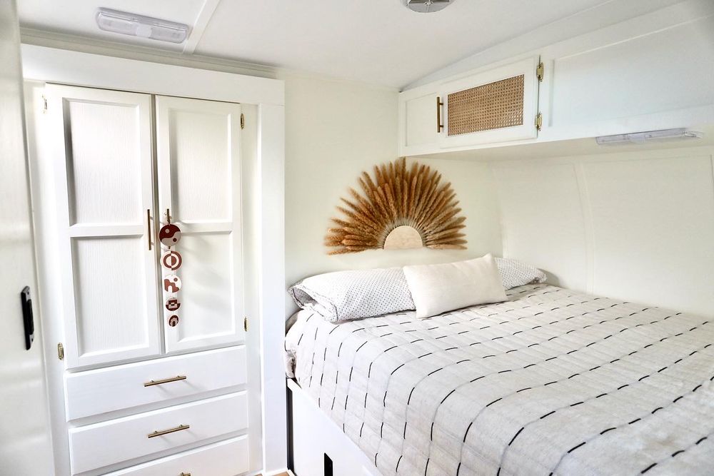 2018 Keystone Passport 2510RB for Mauka to Makai RV Renovations in Los Angeles, CA