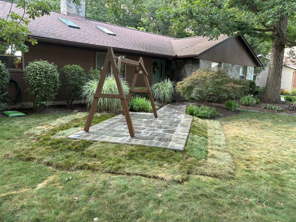 Mulch Installation for Division80 Landscaping & Lawncare in Marysville, OH