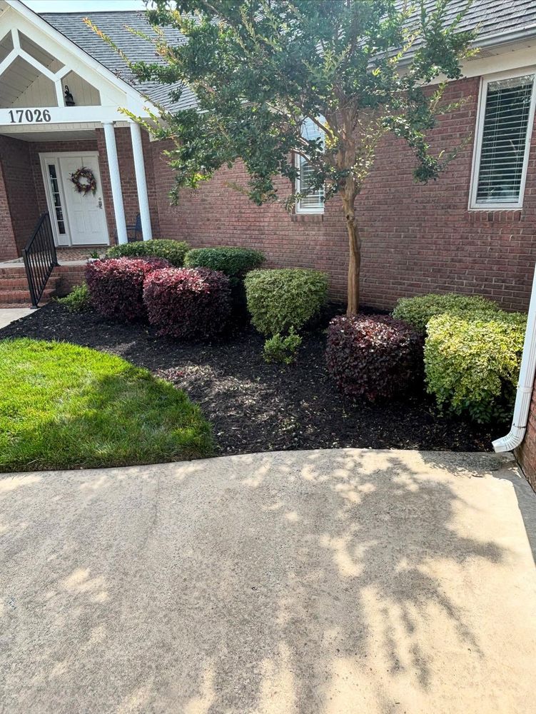 Landscaping for Grandview Lawn Care in Norwood, NC