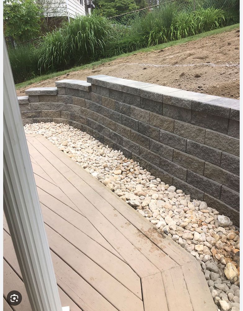 Our professional retaining wall construction service provides structural support to prevent soil erosion and create visually appealing landscaping solutions, enhancing the beauty and functionality of your outdoor space. for TNT Excavating & Landscaping in Payson, AZ