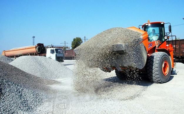 experience seamless gravel delivery with our reliable hauling service. We ensure timely, efficient transport of gravel directly to your home, perfect for landscaping projects and driveways, saving you time and effort. for RDH Contracting in Goodlettsville, TN