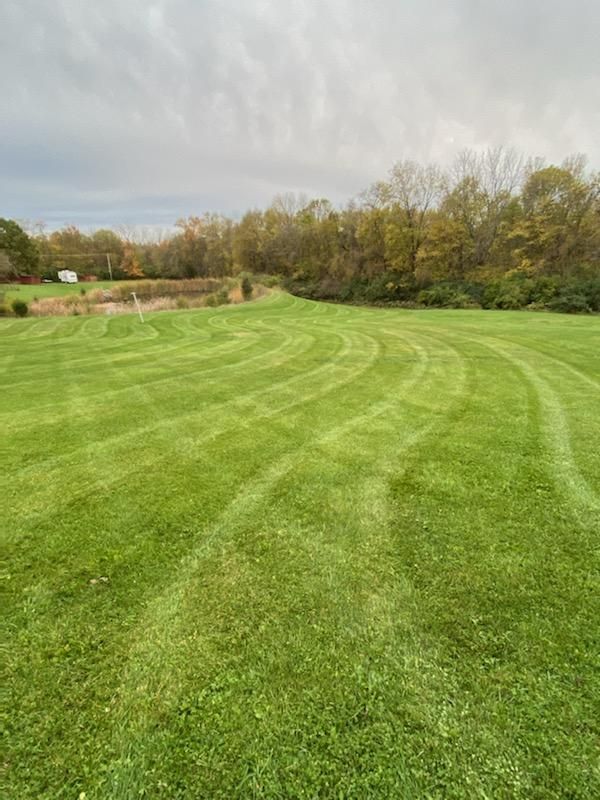 Mowing and Edging for Robbie's Lawn Care, LLC in Middletown, OH