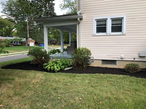 Mowing and Edging for Robbie's Lawn Care, LLC in Middletown, OH