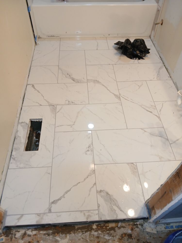 Makanda master and full bath for Dead Tree General Contracting in Carbondale, Illinois