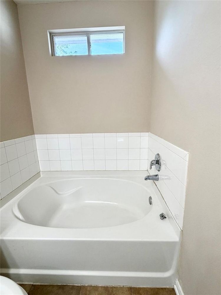 5320 Polk St #14, Houston, TX 77023 for Casa Antigua Realty in Houston, TX